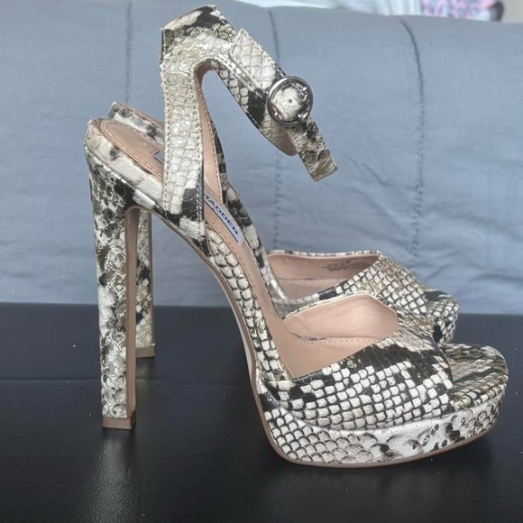 Steve Madden Beige Snake Print Heels - Picture 5 of 6